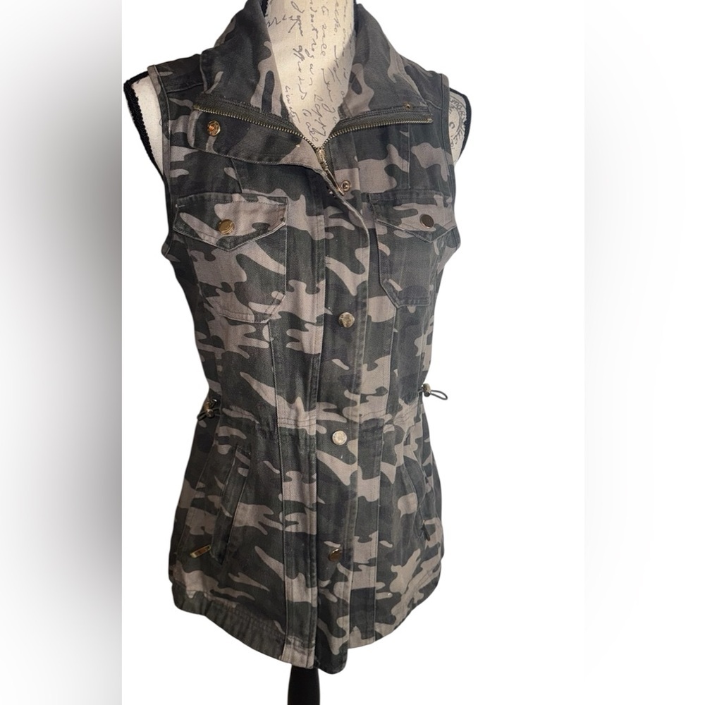 Duffield Lane Vest